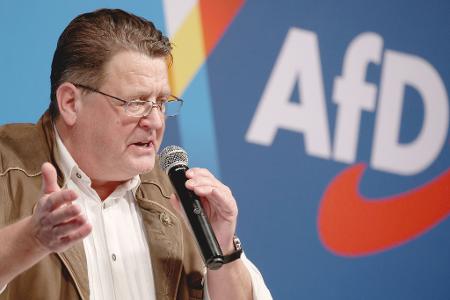 AfD-Vize Stephan Brandner kündigt mögliche juristische Schritte an, um die Sondersitzungen des Bundestags zu stoppen. AfD-Vize Stephan Brandner kündigt mögliche juristische Schritte an, um die Sondersitzungen des Bundestags zu stoppen.