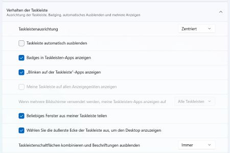 Windows 11 erlaubt die Anpassung des Taskleistenverhaltens – von der Ausrichtung über Benachrichtigungs-Badges bis hin zur automatischen Ausblendung.