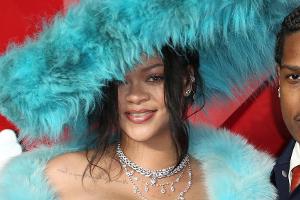 Rihanna bekam ihre Kinder mit Sonnenbrille und Perlenkette