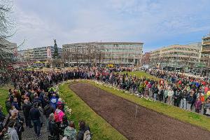 1.500 Menschen bei Gedenken nach Todesfahrt in Mannheim