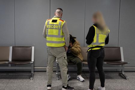 Abgelehnte Asylbewerber sollen verpflichtet werden, zu kooperieren. (Archivbild)