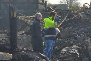 Großbrand vernichtet drei Gebäude in Dollern - Brandursache kann nicht zweifelsfrei geklärt werden