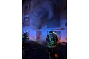 Wohnungsbrand in Mehrfamilienhaus. Bewohner kam ins Krankenhaus