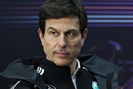 Hamilton in Rot für Wolff 