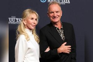 Sting strahlt auf dem roten Teppich