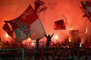 Pyro: FC Bayern muss Strafe zahlen - Stadion-Teilsperrung droht