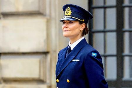 Kronprinzessin Victoria begeht Namenstag erstmalig in Uniform Kronprinzessin Victoria begeht Namenstag erstmalig in Uniform