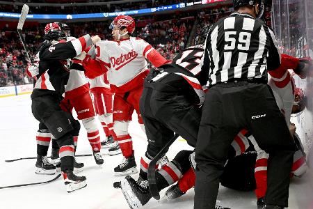 NHL: Detroit und Buffalo lassen die Fäuste fliegen NHL: Detroit und Buffalo lassen die Fäuste fliegen