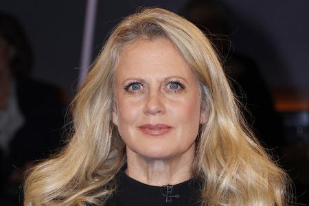 In die entgegengesetzte Richtung zieht es Barbara Schöneberger, und sie schwärmte ebenfalls bereits vorher von ihrer Wahlheimat: “Ich wünsche meinen Kindern, irgendwo in Schweden zu leben, wo sie Seew ...