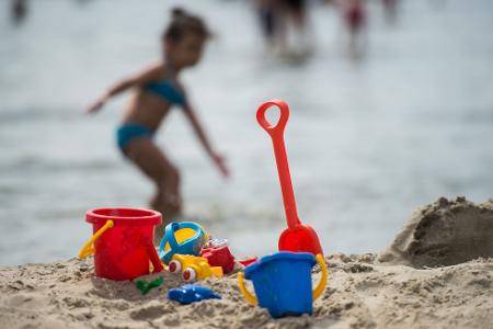 Kinder verunglücken oft dort, wo Eltern kaum damit rechnen - im Gartenteich, im Planschbecken oder im Bach beim Spielplatz. (Symbolbild)