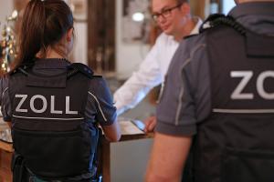 Bundesweite Mindestlohnprüfung des Zoll / Der Zoll im Einsatz gegen Schwarzarbeit und illegale Beschäftigung