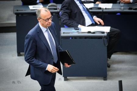Der wahrscheinliche künftige Kanzler Friedrich Merz (CDU) wirbt weiter um Mehrheiten für das geplante Schuldenpaket von Union und SPD.