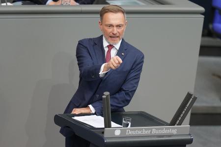 Eigentlich ist Christian Lindner (FDP) schon abgewählt. Aber weil der alte Bundestag noch einmal zusammengetrommelt wurde, trat auch der Ex-Finanzminister noch einmal ans Rednerpult.