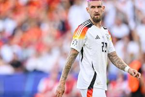 Tattoos und Frisuren: Andrich hält Image aus