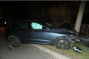 Verkehrsunfall in Wehdel - Fahrzeugführerin kommt aufgrund von Sekundenschlaf von der Fahrbahn ab und verletzt sich schwer (Foto im Anhang)