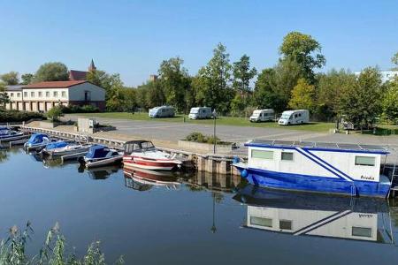 Stellplatz an der Marina
