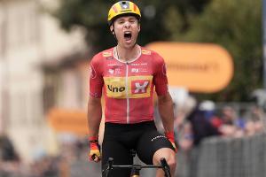 Tirreno-Adriatico: Dversnes siegt als Ausreißer