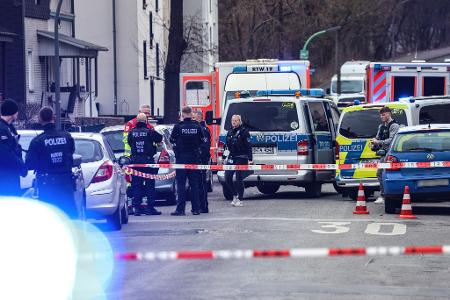 Am Tatort sollen Spuren gesichert werden. 