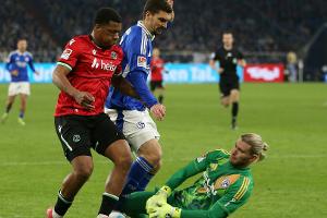 96 siegt auf Schalke - Krimi um die Lizenz