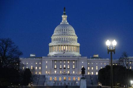 Es war länger unklar, ob die Demokraten im Senat den Entwurf der Republikaner von US-Präsident Donald Trump blockieren würden. (Archivbild)