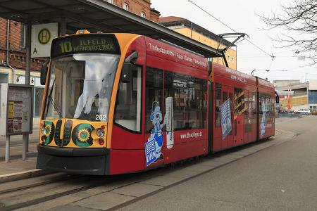 Siemens Combino Duo Straßenbahn mit BMW Dieselmotor