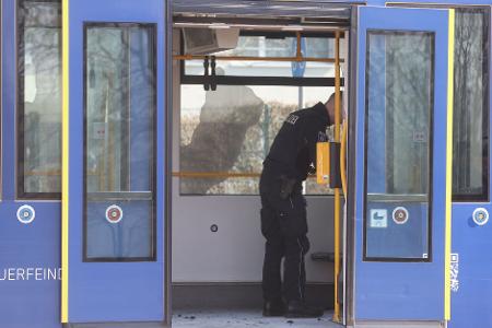 Über die Hintergründe des Brandanschlags in einer Straßenbahn in Gera war zunächst nichts bekannt. 