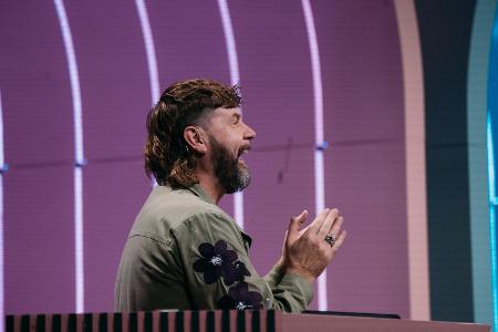 Wer stiehlt Teddy Teclebrhan die Show?
