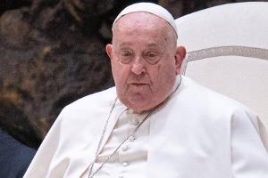 Weiter im Krankenhaus: Papst spricht von "Zeit der Prüfung"
