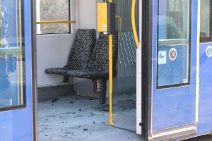 Frau in Tram angezündet - Diskussion über Femizide