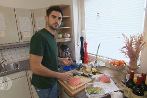 Bei Phillips Anblick kreischt die "Dinner"-Damenrunde 