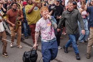 Ed Sheeran präsentiert bei Überraschungsauftritt neuen Song