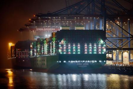 In etwa 180 von 5.300 untersuchten Warengruppen lag der deutsche Anteil am weltweiten Export zuletzt bei mindestens 30 Prozent In etwa 180 von 5.300 untersuchten Warengruppen lag der deutsche Anteil am weltweiten Export zuletzt bei mindestens 30 Prozent