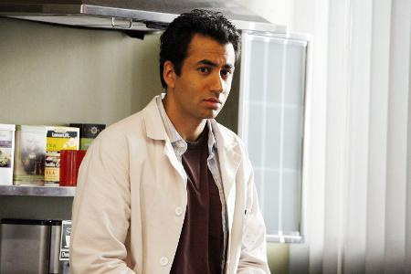 Dr. Lawrence Kutner (Kal Penn)