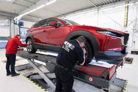 Mazda CX-30 E-Skyactiv X, Gutachter