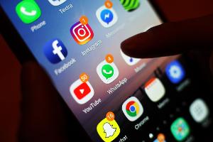 Zu viel Smartphone-Nutzung belastet das Wohlbefinden
