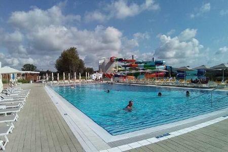 Schwimmbecken
