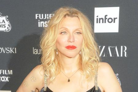 Für viele US-Stars im Exil sind die britischen Inseln ein logischer Anlaufpunkt. Schließlich spricht man hier ihre Sprache. Courtney Love hatte sich schon war Trumps Wahlsieg eine Bleibe in London zug ...