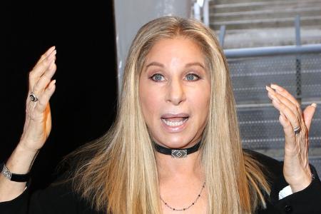 Barbra Streisand hatte schon 2016 angekündigt, im Falle eines Wahlsiegs von Donald Trump die USA verlassen zu wollen. Bislang hat sie ihren Plan aber noch nicht in die Tat umgesetzt. Und auch…