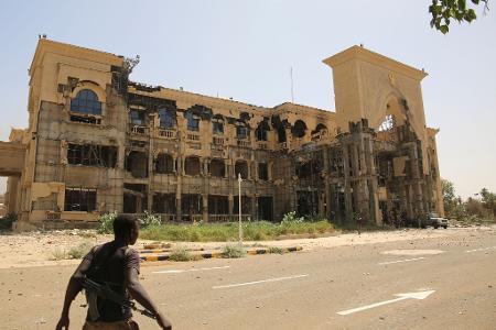 Der Präsidentenpalast in Khartum nach der Rückeroberung durch sudanesische Regierungstruppen. Der Präsidentenpalast in Khartum nach der Rückeroberung durch sudanesische Regierungstruppen.