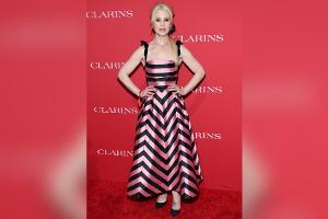 In Rosa und Schwarz: Kelly Osbourne strahlt in eleganter Robe