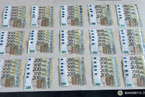 15.000 Euro im ICE gefunden / Ehrliche Finderin informiert Bundespolizei