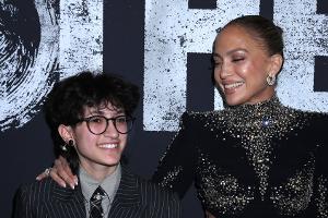 Jennifer Lopez besucht mit Kind Emme die Premiere von "Othello"