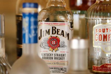 Führt die EU Vergeltungszölle auf US-Produkte wie amerikanischen Whiskey ein? Das ist eine der Fragen im aktuellen Zollkonflikt. Führt die EU Vergeltungszölle auf US-Produkte wie amerikanischen Whiskey ein? Das ist eine der Fragen im aktuellen Zollkonflikt.