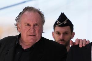 Belästigungs-Prozess gegen Filmstar Depardieu gestartet