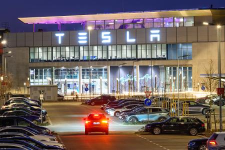 Mit den Neuzulassungen geht es bei Tesla steil bergab. Mit den Neuzulassungen geht es bei Tesla steil bergab.