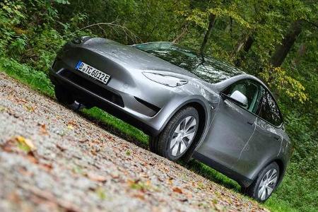 Tesla, Model Y, Car Camping, E-Wagen