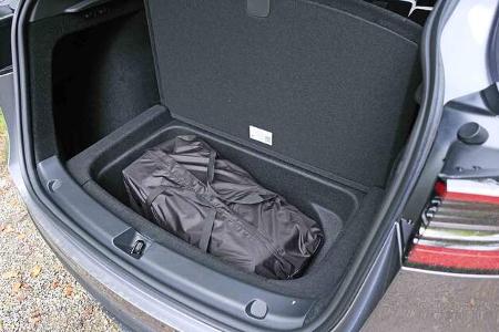 Tesla, Model Y, Car Camping, E-Wagen, Luftmatratze