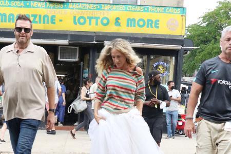 Carrie Bradshaw hat mit Sport wenig am Hut. Da ist Sarah Jessica Parker schon wesentlich bewegungsfreudiger: Sie war als Kind eine Ballerina und besucht auch heutzutage regelmäßig Ballett-Vorführungen ...