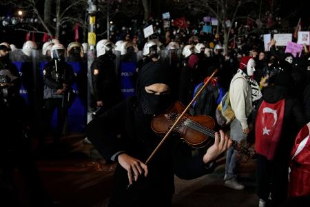 Seit Beginn der Proteste vor einer Woche wurden mehr als 1.400 Menschen inhaftiert. 