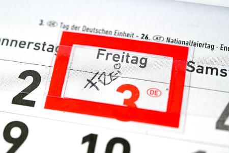 Die meisten Unternehmen in Deutschland halten laut einer Umfrage des arbeitgebernahen Forschungsinstituts IW wenig von der Einführung einer 4-Tage-Woche. (Symbolbild) Die meisten Unternehmen in Deutschland halten laut einer Umfrage des arbeitgebernahen Forschungsinstituts IW wenig von der Einführung einer 4-Tage-Woche. (Symbolbild)